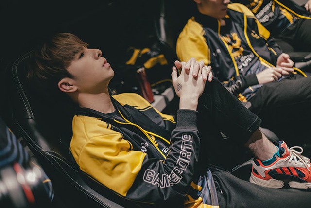 Ngày ấy - Bây giờ: “Sớm nở tối tàn”, Zeros trượt dài trong khủng hoảng, án phạt và những chỉ trích - Ảnh 13. Ngày ấy - Bây giờ: “Sớm nở tối tàn”, Zeros trượt dài trong khủng hoảng, án phạt và những chỉ trích - Ảnh 13.