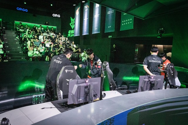 T1 đã thất bại trước đối thủ dễ OKBRO