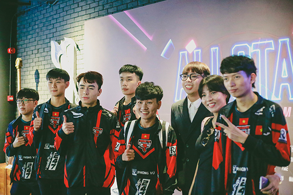 Dashing Buffalo từ những nhà vô địch thành kẻ tìm cách trụ hạng - Vì đâu nên nỗi? - Ảnh 1. Dashing Buffalo từ những nhà vô địch thành kẻ tìm cách trụ hạng - Vì đâu nên nỗi? - Ảnh 1.