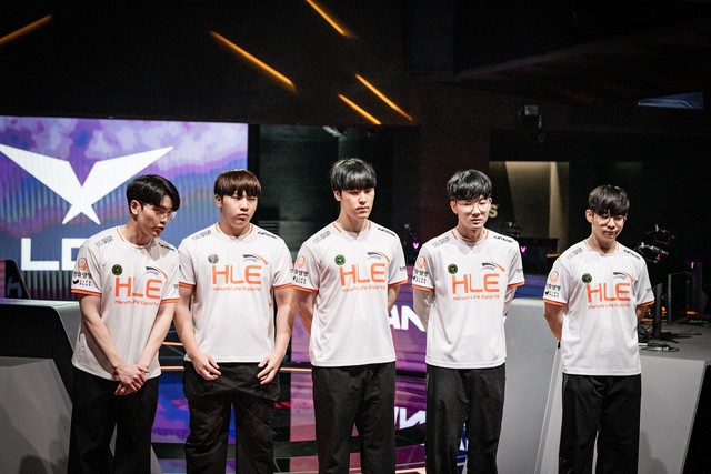 Life từng là thành viên của "super team" HLE nhưng đã rời đội chỉ sau 1 năm