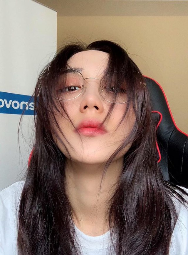 Những sao nữ LMHT ở nhà tránh dịch vẫn quậy banh nóc, thời trang ngái ngủ vẫn hút hồn đấng mày râu - Ảnh 8.