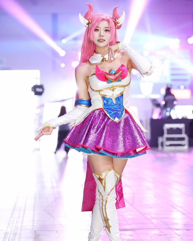 Cô cosplay đủ mọi thể loại game, manga, anime