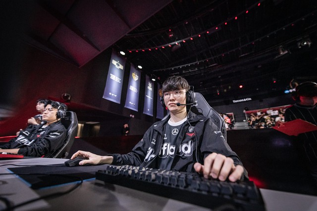 Không thống kê nào giải thích tại sao T1 có thể hồi sinh cực mạnh như vậy khi Faker trở lại