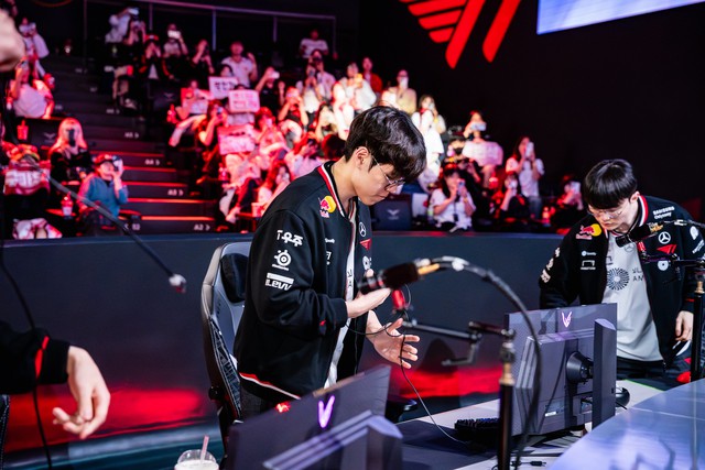 T1 thắng nhọc DK nhưng vẫn đảm bảo 1 thông số "hoàn hảo"- Ảnh 3. T1 thắng nhọc DK nhưng vẫn đảm bảo 1 thông số "hoàn hảo"- Ảnh 3.