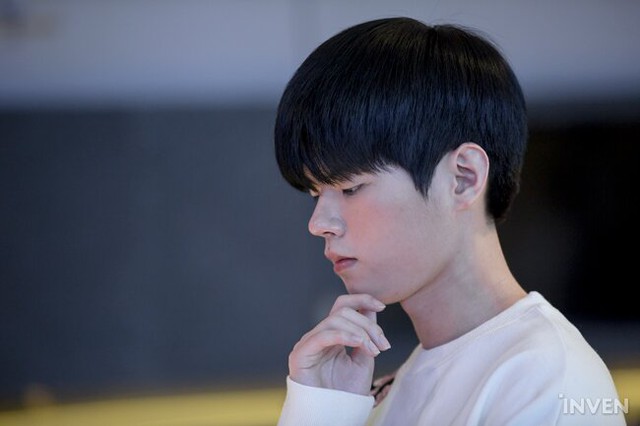 LMHT: 4 tân binh của T1 cùng nhiều gương mặt mới xuất hiện trong buổi chụp hình chào mừng LCK mùa xuân 2020 - Ảnh 27.