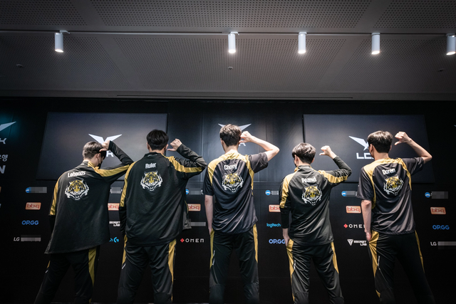 Gen.G 2022 vô địch LCK Mùa Hè và bị loại ở Bán kết CKTG cùng năm dù được xem là ứng cử viên số 1 cho chức vô địch - nguồn: Twitter