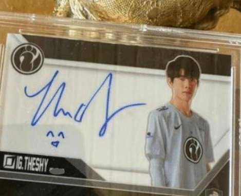 Bức ảnh có chữ ký của TheShy được rao bán với giá "trên trời" - nguồn: Sohu