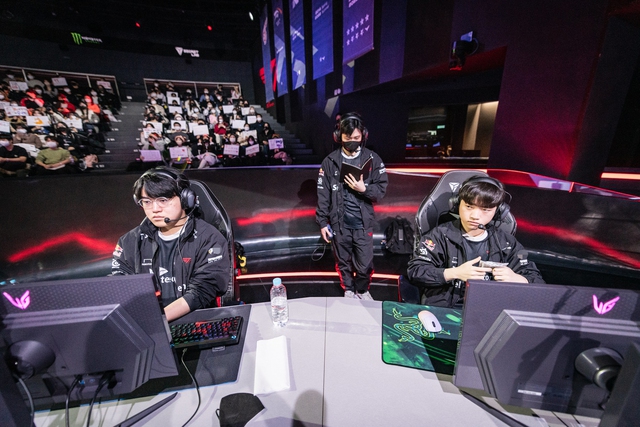 Cặp bot của T1 thi đấu còn có phần sáng tạo hơn năm trước - nguồn: LoL Esports