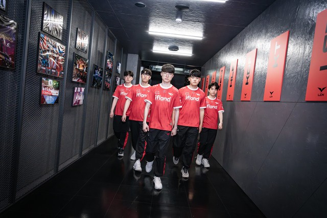 Thành công hay thất bại thì T1 luôn có Faker