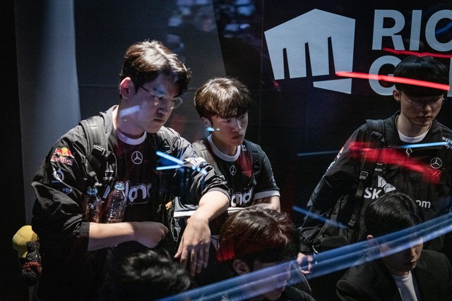 Đối thủ rất dễ khai thác vào các điểm yếu của T1