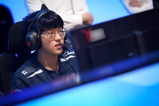 Scout là một trong những trường hợp không tìm được vị trí tại LCK và thành công khi chuyển sang LPL