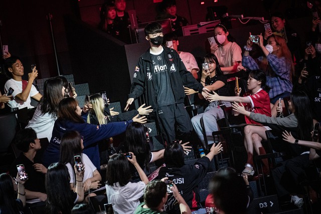 Faker đã cùng T1 trải qua Mùa Hè đầy biến động