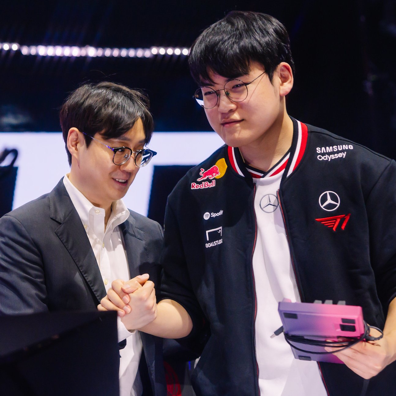 Đây có lẽ là thành viên duy nhất của BHL T1 vẫn luôn sát cánh cùng Gumayusi- Ảnh 1.