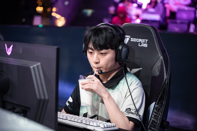 Màn thể hiện của ShowMaker đang được xem là lý do chính khiến DK có chuỗi thua hiện tại (6 trận thua liên tiếp tính cả trận T1)