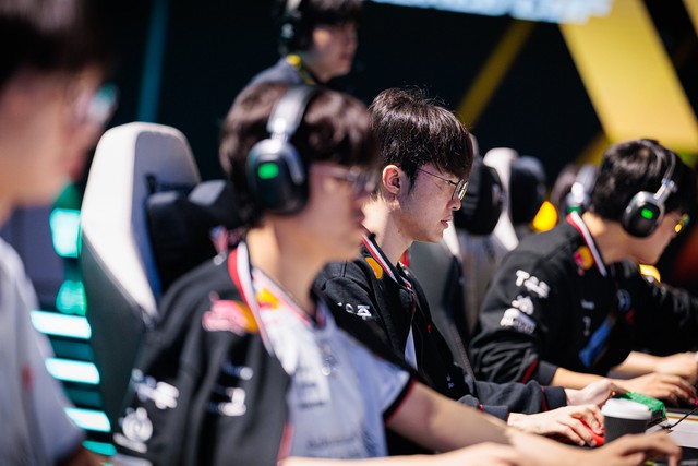 Chỉ một sao T1 tránh được "bão" sau trận thua thảm AL- Ảnh 1.