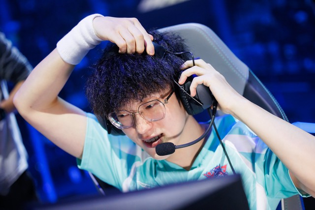 Tổng số tiền anh nợ được cho là đã lên đến 21 triệu USD (khoảng hơn 153 triệu NDT) Tổng số tiền anh nợ được cho là đã lên đến 21 triệu USD (khoảng hơn 153 triệu NDT)