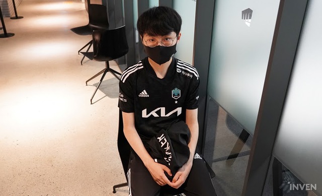 ShowMaker: Đường dưới của LEC cũng không mạnh như họ vẫn tưởng đâu - Ảnh 3. ShowMaker: Đường dưới của LEC cũng không mạnh như họ vẫn tưởng đâu - Ảnh 3.