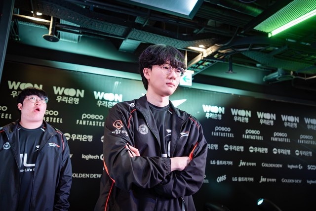 Được tôn vinh "số 1" nhưng siêu sao HLE khiến chính fan cũng "cạn lời"- Ảnh 1.