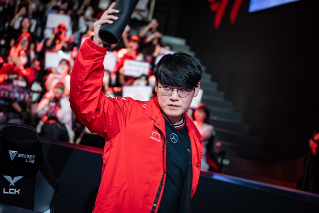 Tỏa sáng giúp T1 đi MSI, một siêu sao nhận "đặc quyền" của Riot- Ảnh 1.