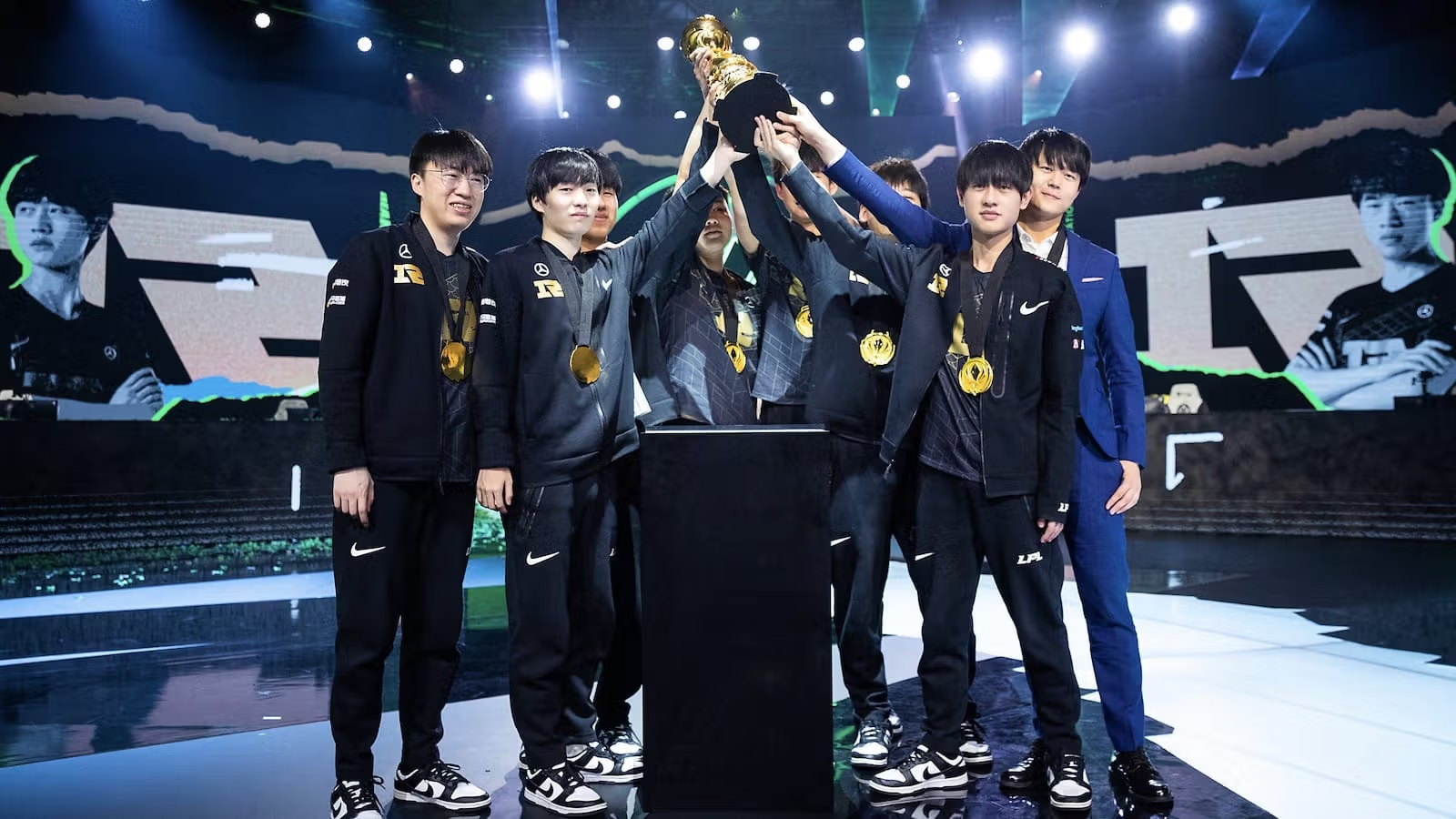 Nhà vua MSI chính thức biến mất khỏi làng LMHT- Ảnh 2.