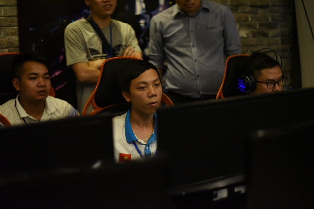 AoE: Thi đấu đầy quả cảm, Cam Quýt lên đồng cùng BiBi hạ gục Chim Sẻ Đi Nắng và HeHe - Ảnh 2.