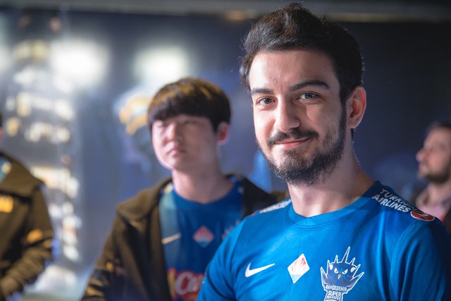 LMHT: Tuyển thủ chuyên nghiệp bị đồng đội kỳ thị đồng tính, Riot gây phẫn nộ vì cố tình lấp liếm sự việc - Ảnh 4. LMHT: Tuyển thủ chuyên nghiệp bị đồng đội kỳ thị đồng tính, Riot gây phẫn nộ vì cố tình lấp liếm sự việc - Ảnh 4.