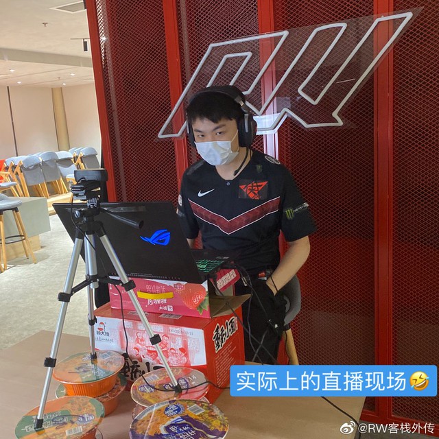 1001 sắc thái không thể nhịn cười của các tuyển thủ LPL trong thời điểm thi đấu online - Ảnh 3.