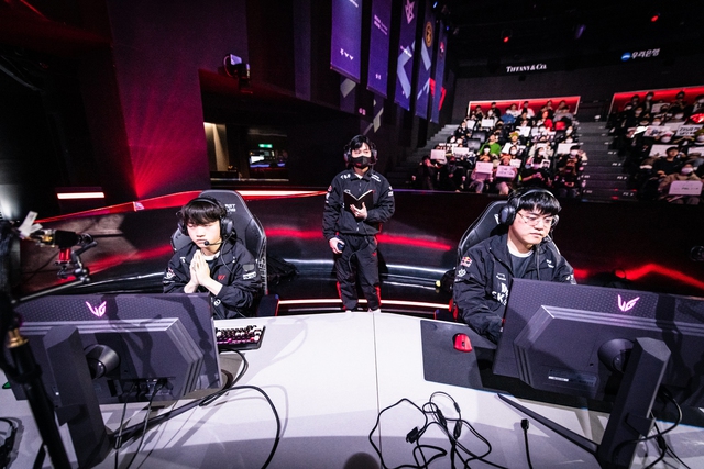 Keria hợp với Gumayusi thành cặp bot cực kỳ hùng mạnh - nguồn: LoL Esports Keria hợp với Gumayusi thành cặp bot cực kỳ hùng mạnh - nguồn: LoL Esports