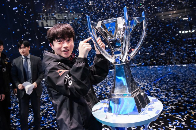 Nhưng Keria lại không có được skin Lux yêu thích vì WBG thua quá chóng vánh ở cả 3 ván trận chung kết