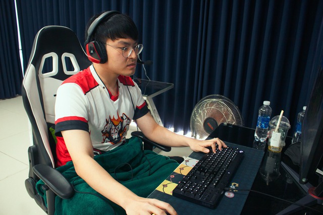 Poss có nhiều thời gian thể hiện nhưng cũng không cạnh tranh được vị trí chính thức - nguồn: Facebook CERBERUS Esports