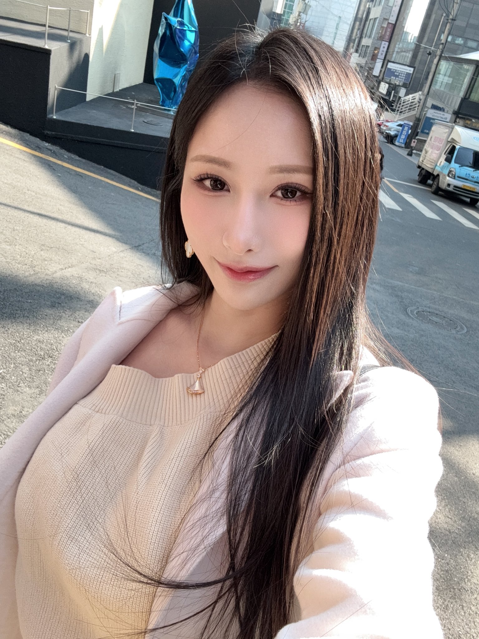 Người đẹp quyến rũ nhất làng cosplay cũng không khiến Faker 