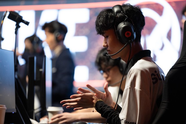 Chứng kiến màn thể hiện của MVKE, khán giả VCS chung một cảm xúc- Ảnh 1.