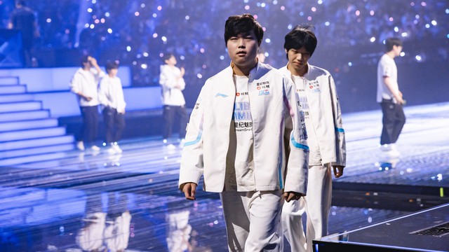 Nhưng sau đó thì Bin đã xóa bình luận và có lẽ anh cũng hiểu bây giờ quan trọng là phong độ của bản thân Nhưng sau đó thì Bin đã xóa bình luận và có lẽ anh cũng hiểu bây giờ quan trọng là phong độ của bản thân