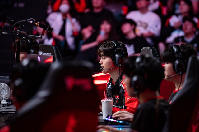 Hình ảnh hậu trường khiến cộng đồng bùng lên nghi vấn NS đang vô cùng "thê thảm"- Ảnh 4.