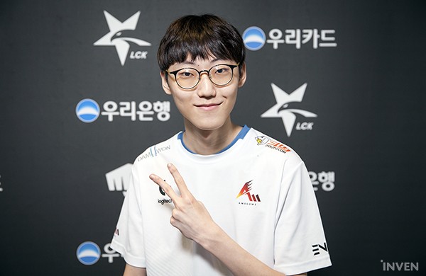 LMHT: Muốn hạ gục T1 của Faker, bí quyết là phải có một đường trên xuất sắc như Nuguri! - Ảnh 2.