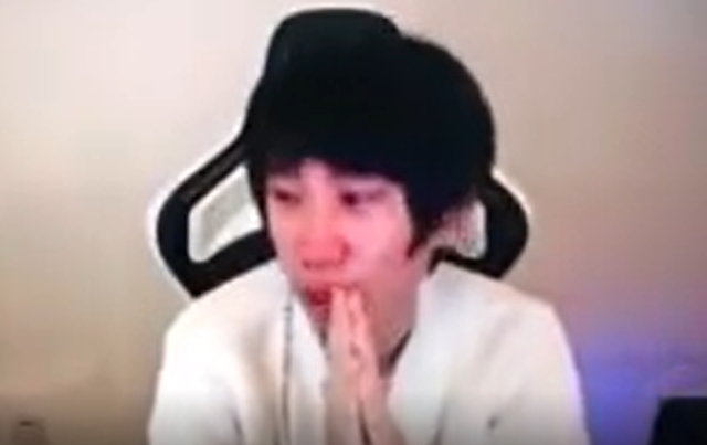 Bật khóc trên stream vì hành vi kỳ thị Trung Quốc tại máy chủ Hàn, Doinb bị fan Hàn Quốc chỉ trích làm màu, nịnh bợ - Ảnh 3. Bật khóc trên stream vì hành vi kỳ thị Trung Quốc tại máy chủ Hàn, Doinb bị fan Hàn Quốc chỉ trích làm màu, nịnh bợ - Ảnh 3.