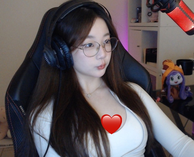 Cô sở hữu nhan sắc xinh đẹp và lợi thế ngoại hình