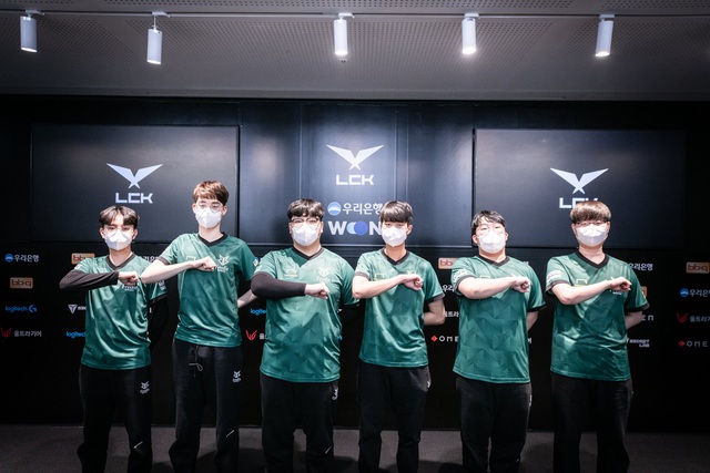 BRO hủy diệt DK 2 ván trắng khiến cộng đồng LMHT dậy sóng: Faker và T1 cẩn thận vì Ngài Morgan hết vui rồi - Ảnh 1.