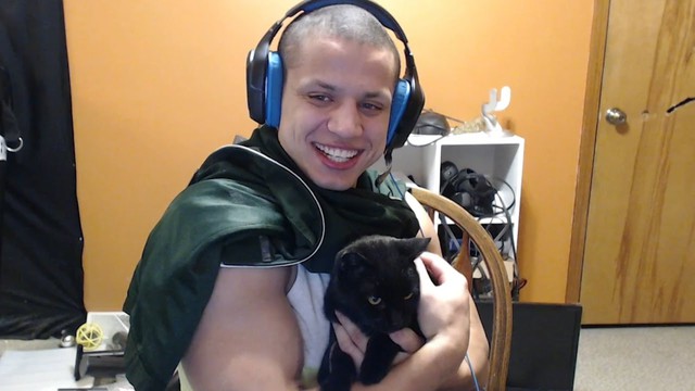 LMHT: Cộc cằn như Tyler1 cũng không cầm được nước mắt trên stream khi mèo cưng của anh qua đời - Ảnh 4.
