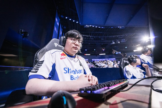 DRX là đối thủ phù hợp cho ngày trở lại của Faker