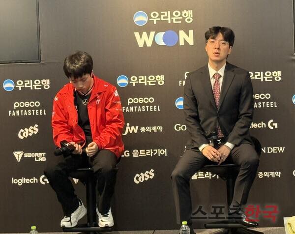 HLV KkOma bị bộ đôi huyền thoại SKT T1 "nhắc nhở"- Ảnh 3.