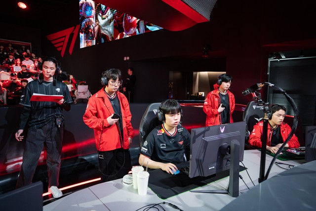 T1 tiếp tục màn "bào tiền" phản cảm, cộng đồng fan chạm giới hạn chịu đựng- Ảnh 4.