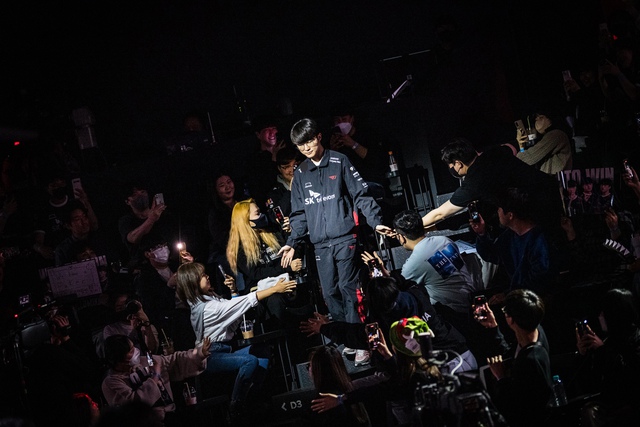 Faker đã kỷ niệm 10 năm chính thức bước vào con đường chuyên nghiệp - nguồn: LoL Esports