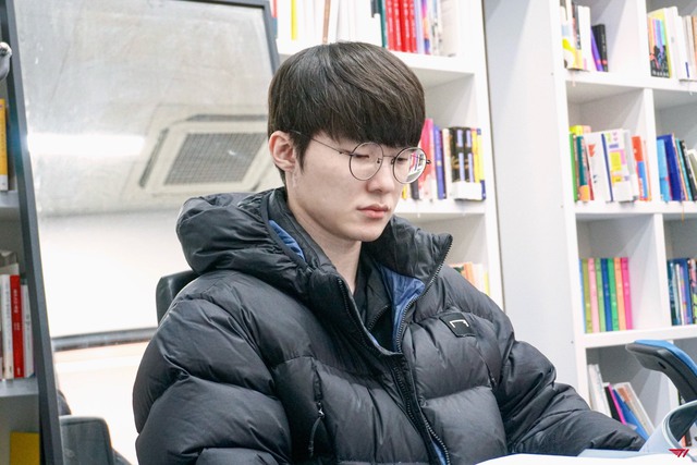 Faker thừa nhận anh đã lên tiếng về vấn đề DDoS không đúng thời điểm và ảnh hưởng đến chiến thắng của HLE