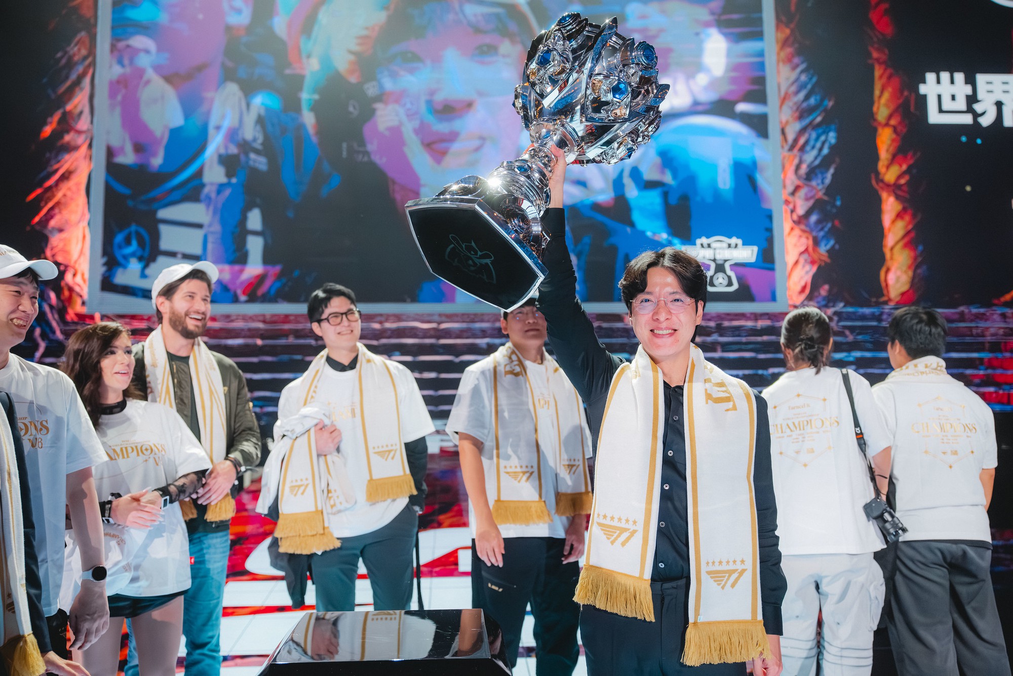 Không chỉ dàn tuyển thủ mà BHL T1 cũng lập kỷ lục lịch sử của LMHT- Ảnh 1.