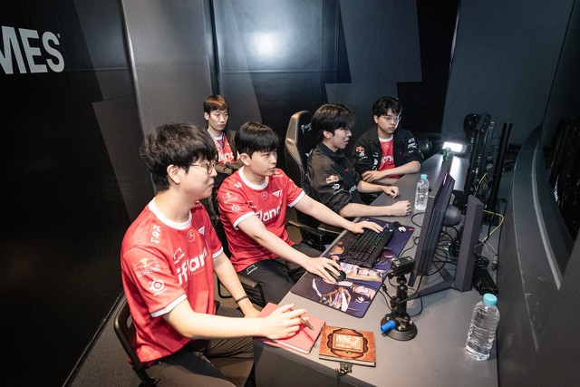 Ông cũng nhận định chất lượng tuyển thủ trẻ của T1 đang chưa tốt