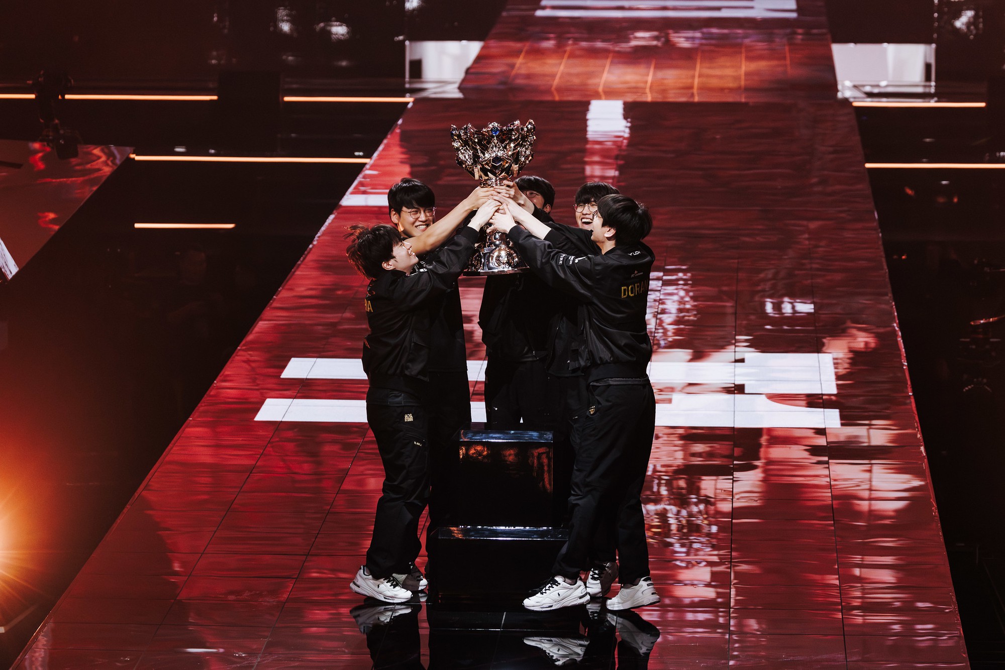 LCK tung phim tài liệu càng khiến cộng đồng bức xúc với T1- Ảnh 3. LCK tung phim tài liệu càng khiến cộng đồng bức xúc với T1- Ảnh 3.