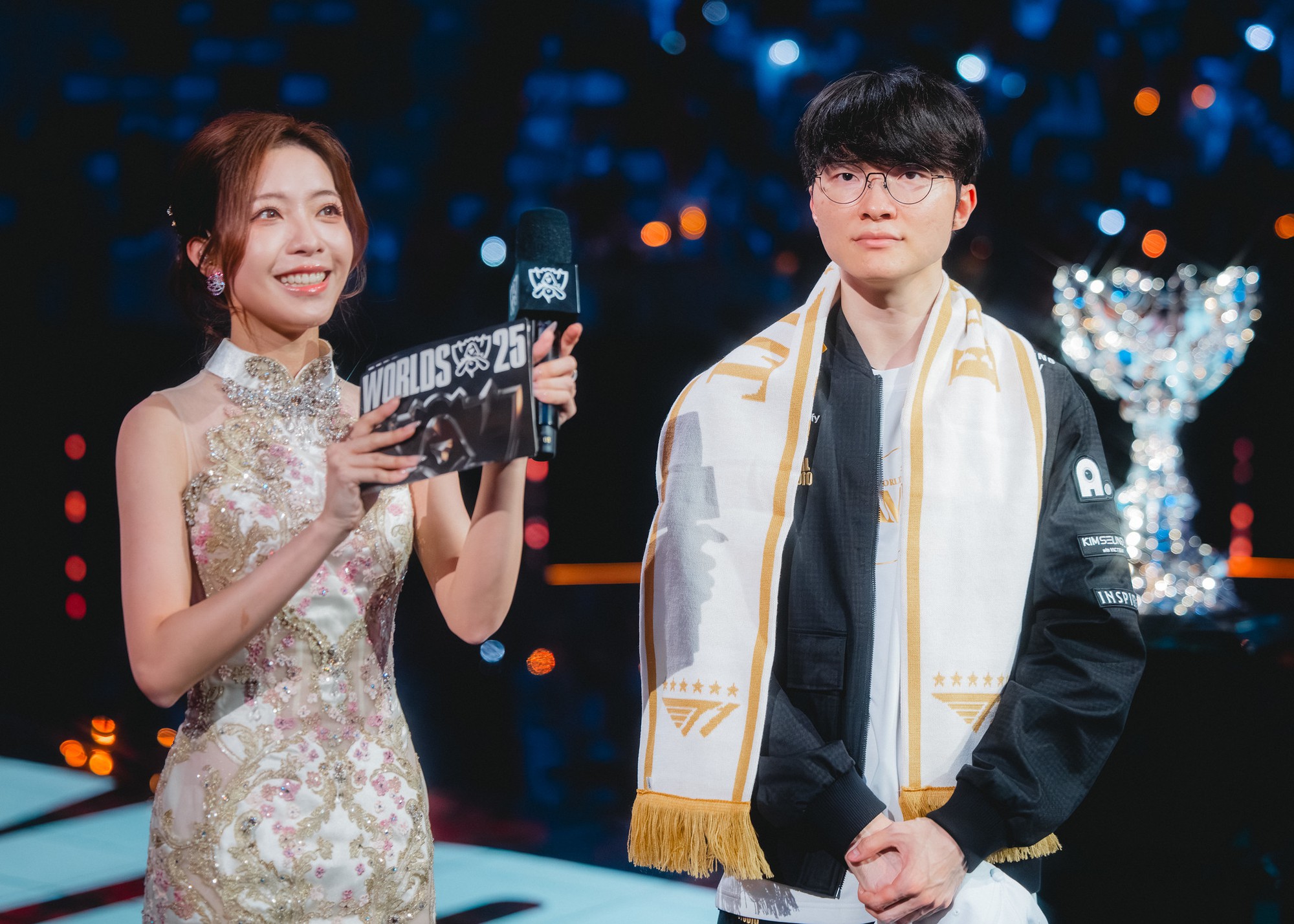 Loạt mỹ nhân "hâm nóng" trận chung kết CKTG 2025, nữ BLV gợi cảm cũng được "phá dớp"- Ảnh 6.