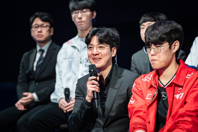 HLV KkOma chia sẻ tiêu chí chọn đội hình T1 nhưng lại hóa "tự hủy"- Ảnh 2.