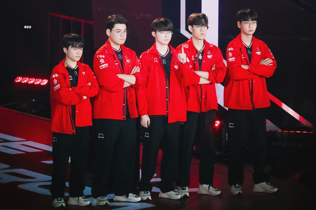 T1 giành chiến thắng thuyết phục trước HLE